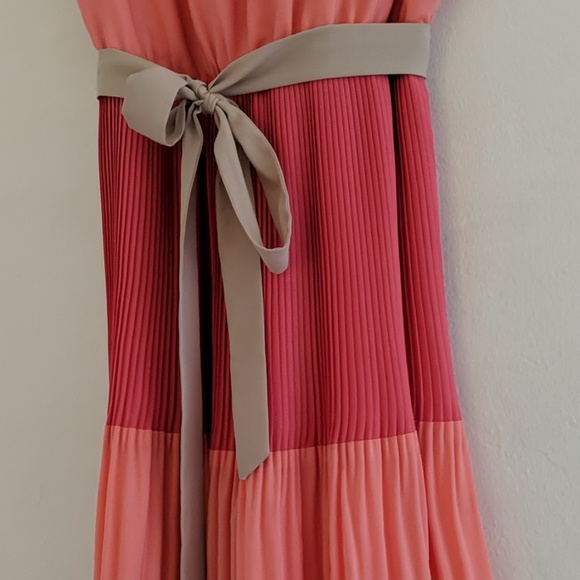 Dress - Picture 2 of 8